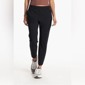 Vuori sz L Women’s Miles Ankle Pant Black Casual Stretch Pants like new cond
